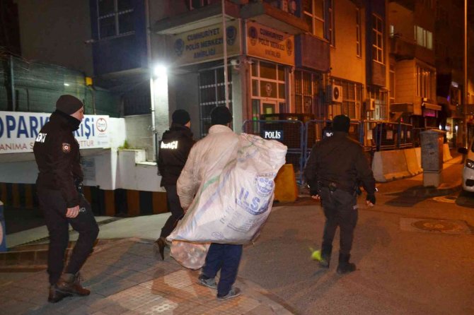 Kablo Çalarken Bekçilere Yakalandı, Kendisini Görüntüleyen Gazeteciye De, "Sen Nereden Çıktın?" Dedi