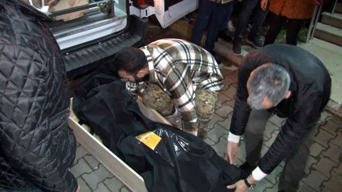 Beylikdüzü’ndeki Faciada Ölen Aile Üyelerinin Cansız Bedenleri Adli Tıp Morguna Kaldırıldı
