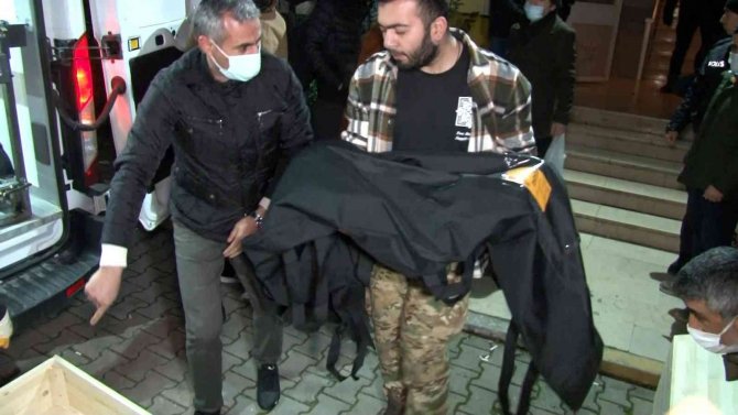 Beylikdüzü’ndeki Faciada Ölen Aile Üyelerinin Cansız Bedenleri Adli Tıp Morguna Kaldırıldı