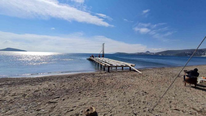 Bodrum Belediye Başkanı Aras Kendi İskelesini Yıktırdı