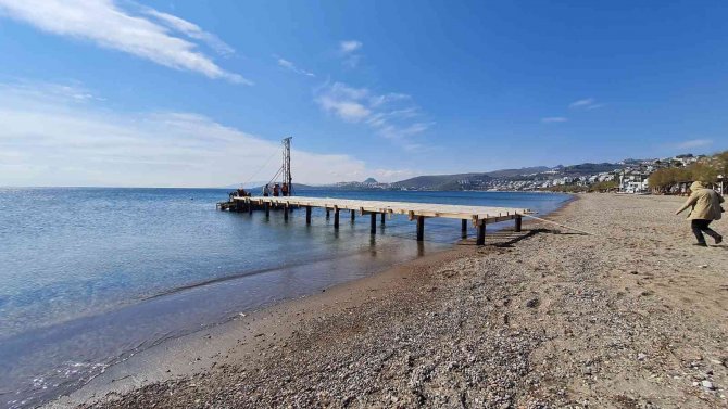 Bodrum Belediye Başkanı Aras Kendi İskelesini Yıktırdı