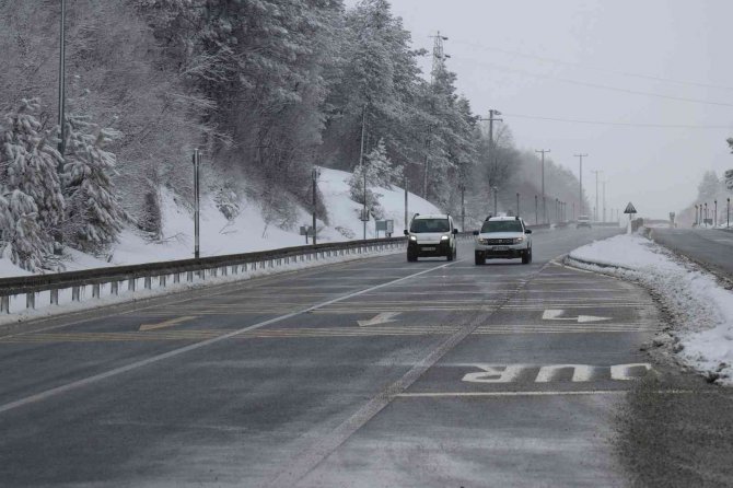 Bolu Dağı’nda Kar Yağışı Devam Ediyor