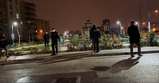 Bursa’da Kadın Hakim, Çocuk Parkında İple Asılı Halde Ölü Bulundu
