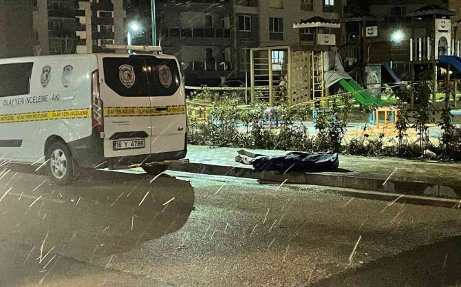 Bursa’da Kadın Hakim, Çocuk Parkında İple Asılı Halde Ölü Bulundu