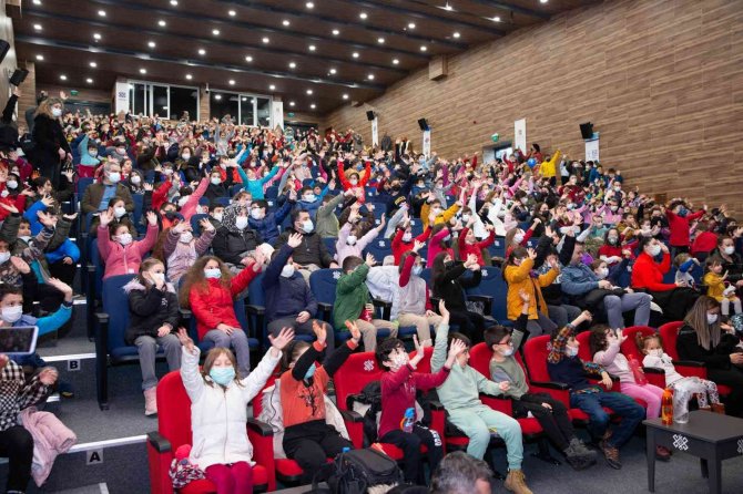 Bursa Tiyatrosu Balıkesir’e ’Misafir’ Oldu