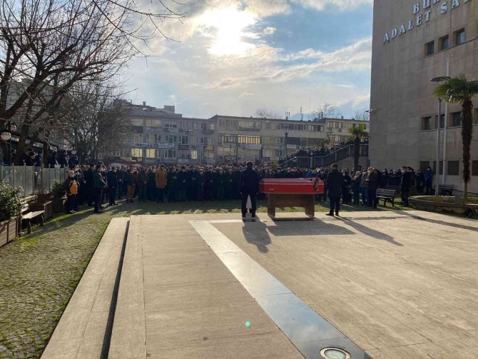 Bursa’da Parkta Ölü Bulunan Kadın Hakim İçin Bursa Adliyesinde Tören Düzenlendi