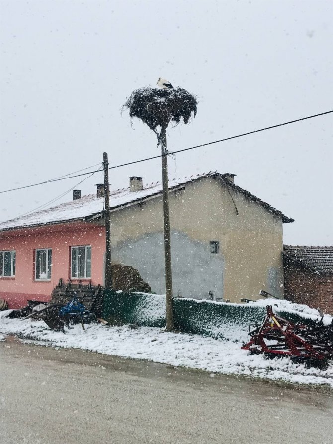 Çanakkale’nin Yüksek Kesimleri Beyaza Büründü