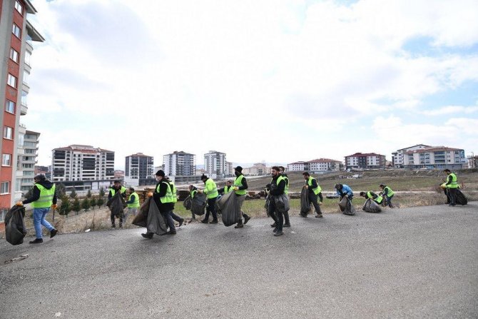 Pursaklar’ın Temizlik Timi Bahar Temizliğinde