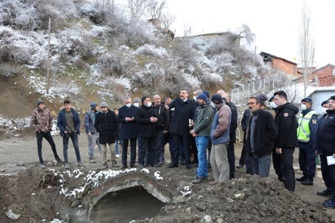 Vali Çiftçi Eşme Köyünü Ziyaret Etti