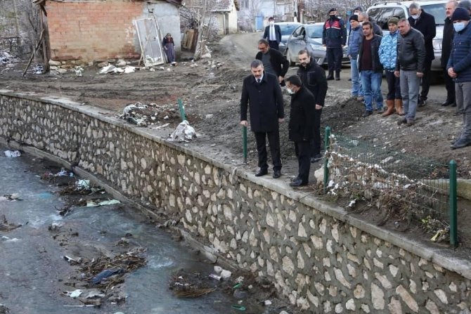 Vali Çiftçi Eşme Köyünü Ziyaret Etti