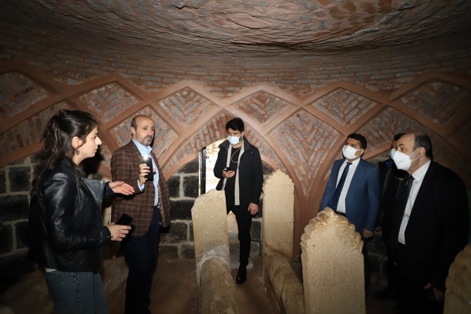 Cumhurbaşkanı Başdanışmanı Prof. Dr. Yekta Saraç Cizre’de Tarihi Yerleri Gezdi