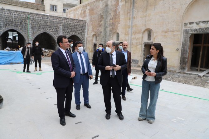 Cumhurbaşkanı Başdanışmanı Prof. Dr. Yekta Saraç Cizre’de Tarihi Yerleri Gezdi