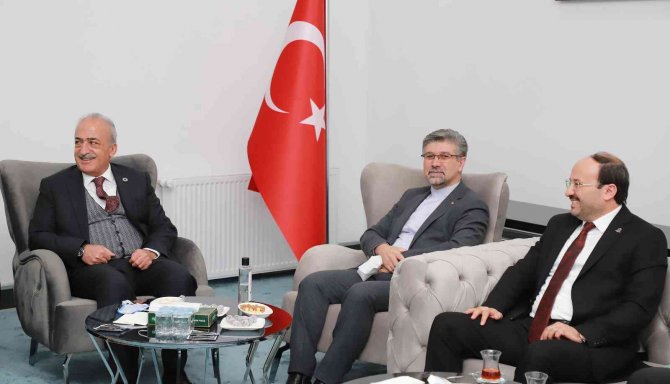 Rektör Çomaklı, Tebriz Üniversitesi Heyeti İle Bir Araya Geldi