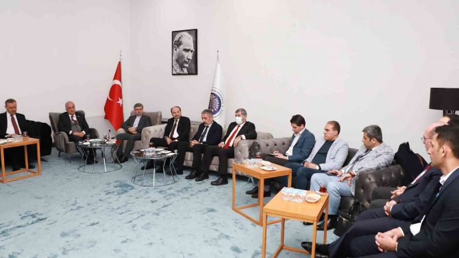 Rektör Çomaklı, Tebriz Üniversitesi Heyeti İle Bir Araya Geldi