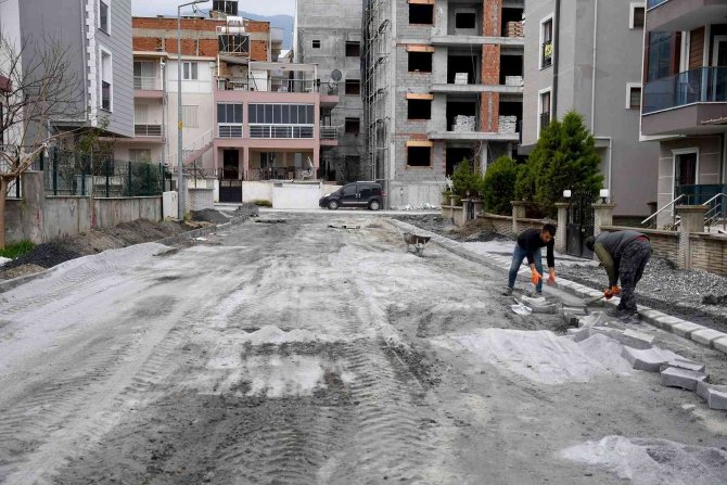 Davutlar’da Alt Ve Üst Yapı Çalışmaları Devam Ediyor