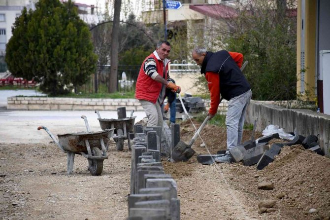 Davutlar’da Alt Ve Üst Yapı Çalışmaları Devam Ediyor