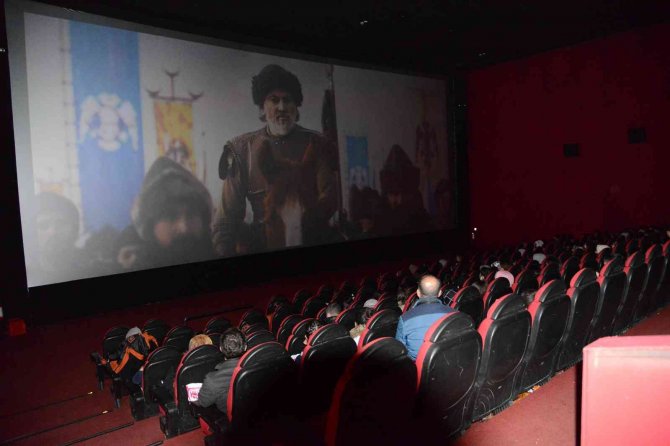 Kırsalda Yaşayan Çocuklar Sinema Keyfi Yaşadı