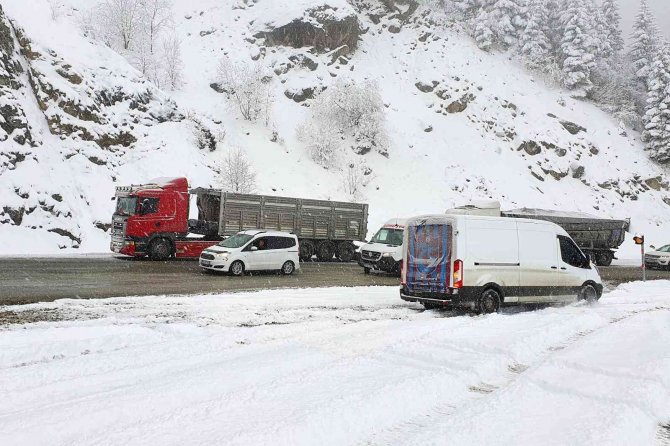 Zigana Geçidi Kar Altında