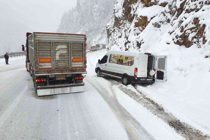 Zigana Geçidi Kar Altında