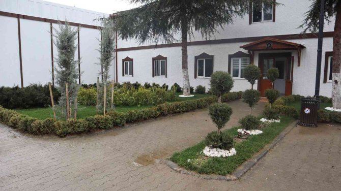 Sosyal Tesiste Peyzaj Çalışmasına Geçildi