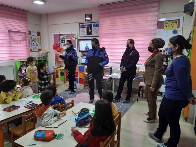 Polis Ablaları Anlattı Minikler Can Kulağıyla Dinledi
