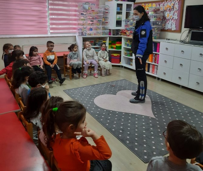 Polis Ablaları Anlattı Minikler Can Kulağıyla Dinledi