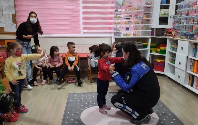 Polis Ablaları Anlattı Minikler Can Kulağıyla Dinledi