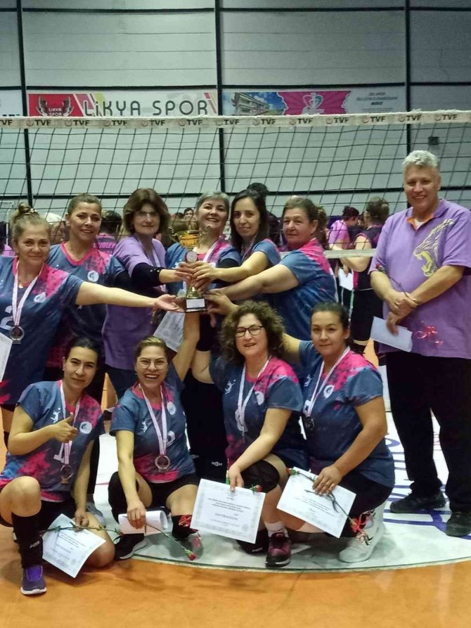 Evimin Sultanları Kadın Voleybol Turnuvasında Köyceğiz İkinci Oldu