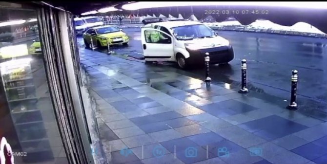 Pendik’te Fırından Ekmek Kasası Alırken Aracını Çaldılar