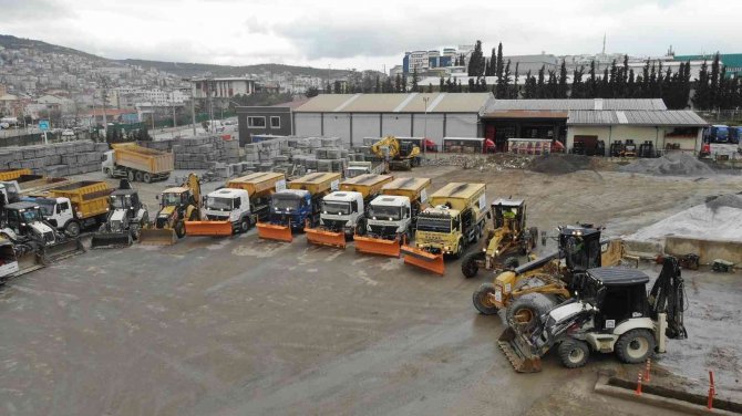 Gebze’de Ekipler Karla Mücadeleye Hazır