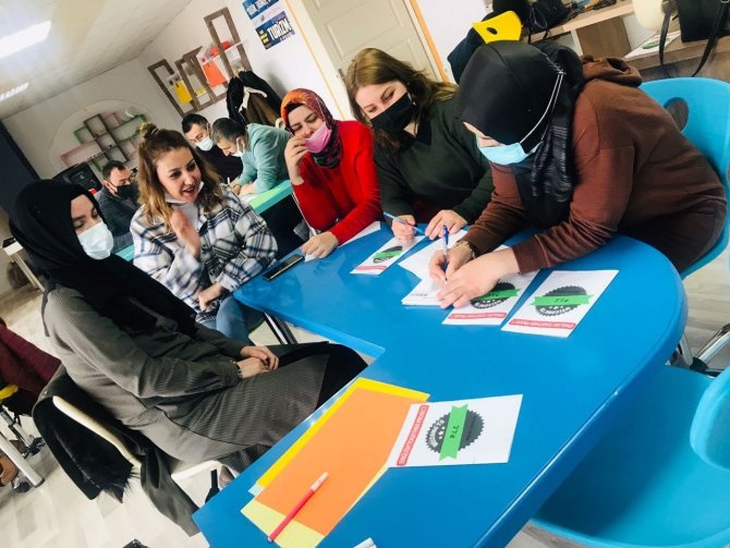 Gediz’de Öğretmenlerden “Birlikte İngilizce’ Projesi