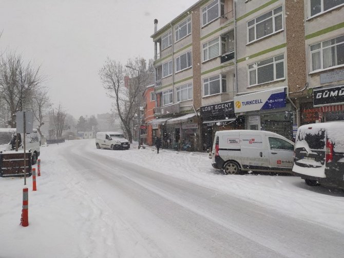 İ̇stanbul’da Beklenen Kar Fırtınası Tekirdağ’ın Bazı İlçelerini Vurdu: Lapa Lapa Kar Yağıyor