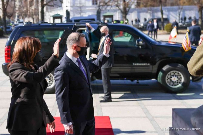 Harris: "İ̇ki Patriot Hava Savunma Sistemi Füze Bataryası Polonya’ya Teslim Edildi"