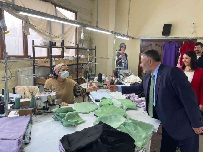 İ̇l Başkanı Yıldırım, Tekstil Atölyesinde Çalışan İşçileri Ziyaret Etti