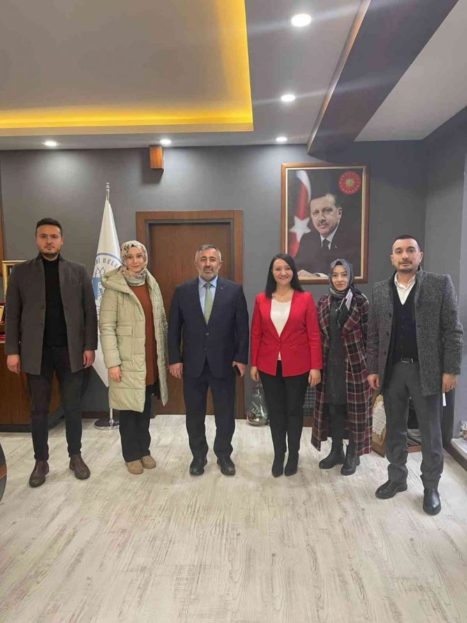 İ̇l Başkanı Yıldırım, Tekstil Atölyesinde Çalışan İşçileri Ziyaret Etti