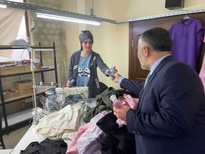 İ̇l Başkanı Yıldırım, Tekstil Atölyesinde Çalışan İşçileri Ziyaret Etti