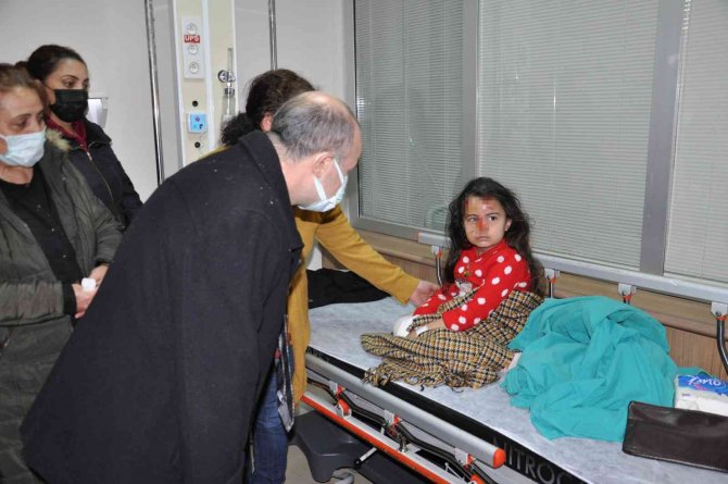 Kars’ta Polis Çocuğu Kurtarmak İçin Kendini Aracın Önüne Attı