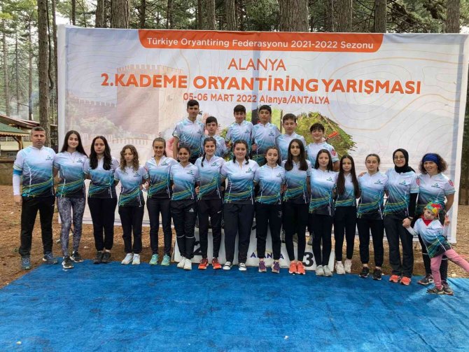 Oryantiring Sporcular 13 Madalyayla Döndü