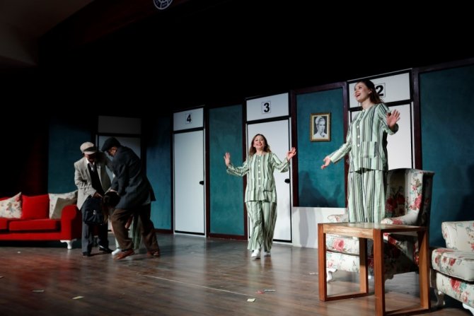 ‘Deliler Evi’ İkinci Gösterimde Kapalı Gişe