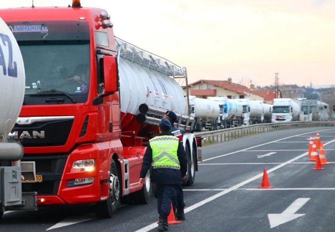 Trakya’dan İ̇stanbul’a Geçişler Yasaklandı: Giden Araçlar Geri Çevriliyor