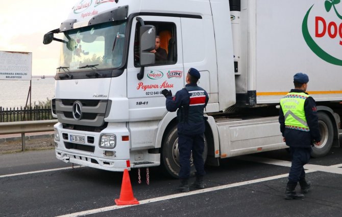 Trakya’dan İ̇stanbul’a Geçişler Yasaklandı: Giden Araçlar Geri Çevriliyor