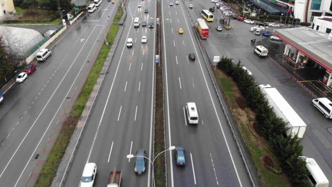 İ̇stanbul’da Önlemler Etkili Oldu, Yollar Boş Kaldı