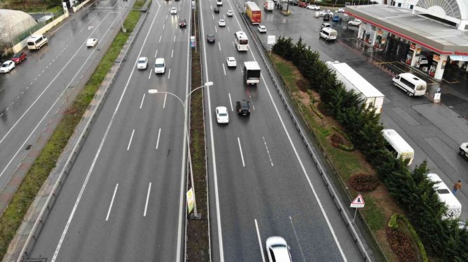 İ̇stanbul’da Önlemler Etkili Oldu, Yollar Boş Kaldı