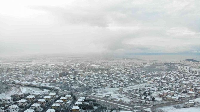 İ̇stanbul’a Etkili Olan Kar Yağışı Havadan Görüntülendi