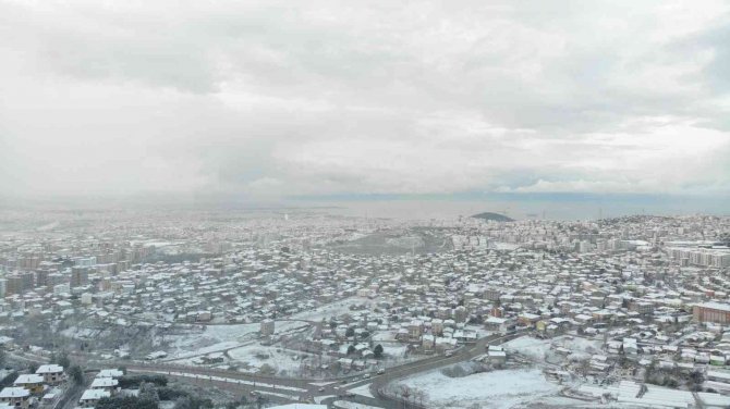 İ̇stanbul’a Etkili Olan Kar Yağışı Havadan Görüntülendi