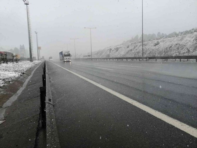 Tır Ve Kamyonların İ̇stanbul’a Girişine Kontrollü Olarak İzin Veriliyor