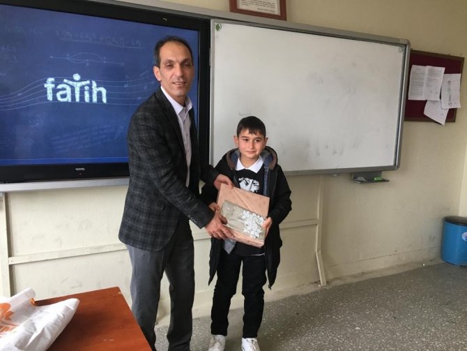 İ̇stiklal Marşını En Güzel Okudu Ödülü Kaptı