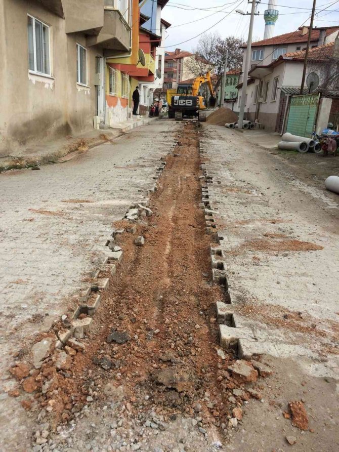 İ̇vrindi’de Altyapı Yenileme Çalışmaları Sürüyor