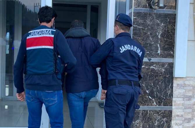 İ̇zmir’de Hırsızlık Olaylarına Karışan 3 Şüpheli Yakalandı