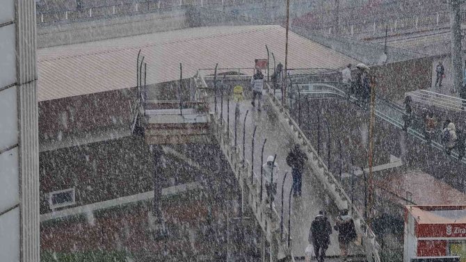Karabük’te Kar Yağışı Etkili Oluyor
